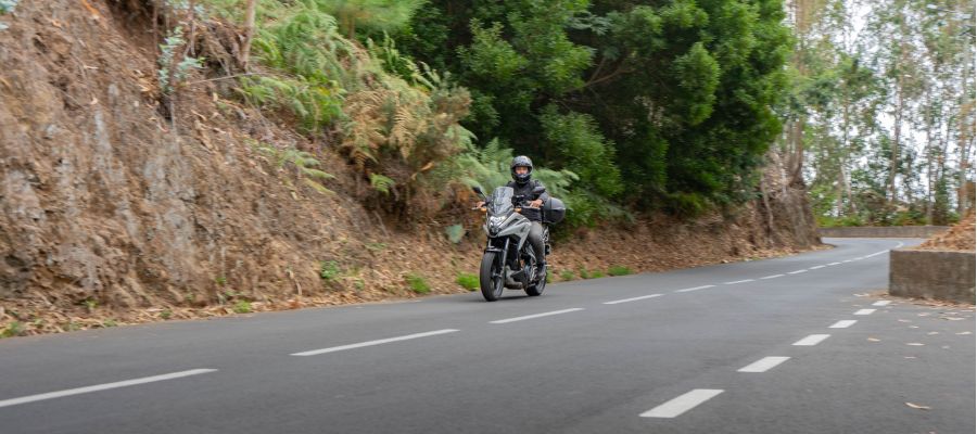 É seguro andar de moto na Madeira? O que dizem os locais e os turistas