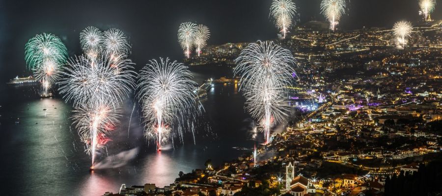 Célébrez le Nouvel An à Madère avec la Liberté d'une Moto.